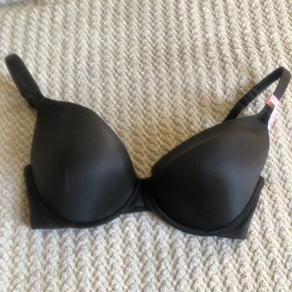 Cacique Bra Solid Black Underwire Uplift Plunge Memory Foam Cups Size 38DDD NWT